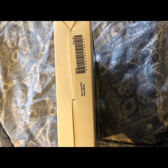 Nwt iSkin for iPad - Picture 2 of 8